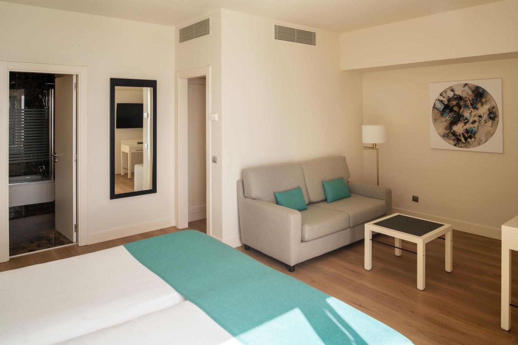 Arrecife Gran Hotel & Spa Εξωτερικό φωτογραφία A room at the hotel